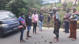 Suasana ritual adat pembersihan di Kecamatan Doreng, Selasa (5/5) (foto: istimewa)