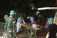 ODP asal Lela saat dijemput ke RSUD TC Hillers Maumere, Jumat (8/5)