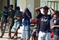 Warga karantina di Kantor Dinas Budpar Sikka, Sabtu (16/5)