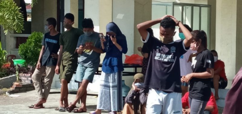 Warga karantina di Kantor Dinas Budpar Sikka, Sabtu (16/5)