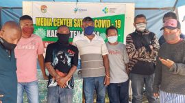 Sejumlah sopir ekspedisi di Kantor Dinas Kesehatan Sikka Jumat (22/5)