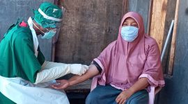 Nur Laila sedang menjalani rapid test, Kamis (28/5)