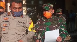 Kapolres Sikka dan Dandim Sikka usai mengikuti pertemuan terkait pemberlakuan new normal, Kamis (28/5)