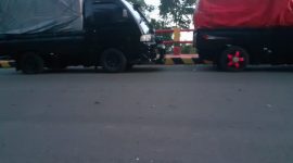 Mobil pengangkut ikan dari Sikka dan Flotim dilarang masuk wilayah Ngada, Sabtu (29/5) (foto: istimewa)
