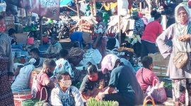 Suasana di Pasar Alok, Selasa (2/6)