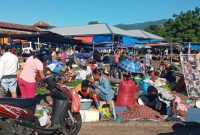 Suasana Pasar Alok, Selasa (2/6), pada masa pemberlakuan new normal model Bupati Sikka