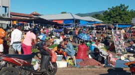 Suasana Pasar Alok, Selasa (2/6), pada masa pemberlakuan new normal model Bupati Sikka