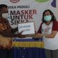 Penyerahan masker dari IDI Sikka kepada masyarakat Kecamatan Waiblama, Jumat(12/6)