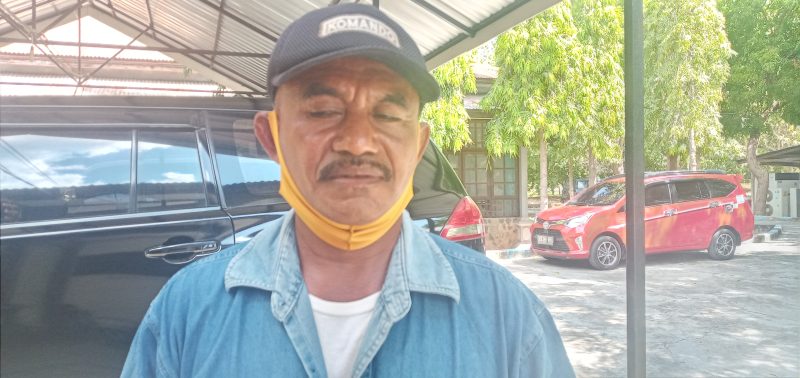 Hendrikus Hermus, seorang kepala tukang pembangunan Puskesmas Bola