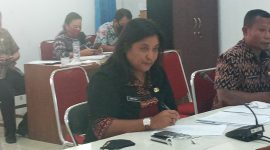 Kepala Dinas PKPP Kabupaten Sikka Margaretha Da Maga Bapa di ruang Pansus 1 DPRD Sikka, Selasa (28/7) 