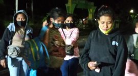 Sejumlah penumpang Lambelu diarahkan ke lokasi karantina di Kantor Dinas Budpar, Jumat (31/7) dinihari
