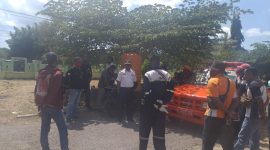 Suasana pelepasan kendaraan dan personil menuju Larantuka, Kamis (30/7)