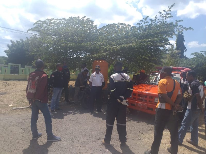 Suasana pelepasan kendaraan dan personil menuju Larantuka, Kamis (30/7)