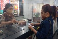 Yuliana Daton menarik dana Rp 150 juta dari komunitas Real Sultan, Selasa (4/8)