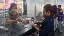 Yuliana Daton menarik dana Rp 150 juta dari komunitas Real Sultan, Selasa (4/8)