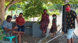 Sejumlah warga karantina di lokasi karantina terpusat di Kantor Dinas Kebudayaan dan Pariwisata Sikka, Kamis (6/8) pagi