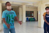 Pasutri Petrus Peterson dan Hermiana Linde di lokasi karantina terpusat, Sabtu (8/8)