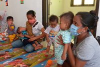 Beberapa anak penderita stunting sedang berada di Rumah Pemulihan Stunting, Senin (10/8)