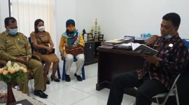 Penjabat Sekda Sikka Wihelmus Sirilus menerima kunjungan Asisten Pemerintahan Setda Ende Abaraham Badu, Selasa (25/8)