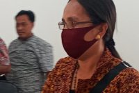 Selviana Motong, guru honor pada SD Wairotang yang sempat 