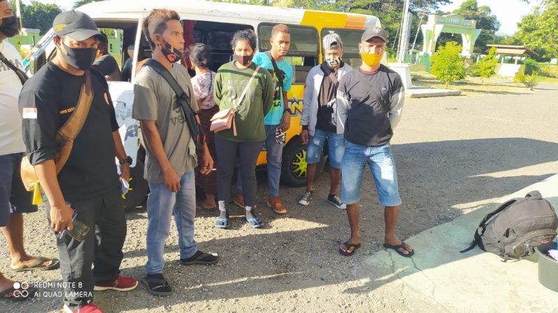 Penumpang eks Lambelu dipulangkan dari lokasi karantina terpusat ke kampung halaman masing-masing, Jumat (31/7)
