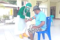 Yosef Kanisius menjalani rapid test, Kamis (6/8)