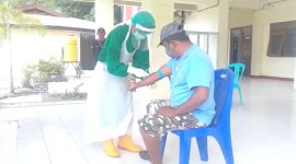 Yosef Kanisius menjalani rapid test, Kamis (6/8)