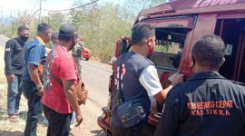 Tim Satgas Covid Sikka menghadang bus Larantuka-Maumere untuk menyisir penumpang KM Sirimau, Selasa (11/8) (foto: istimewa)