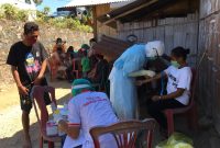 Suasana rapid test di Kecamatan Bola, Sabtu (29/8) (foto: istimewa)