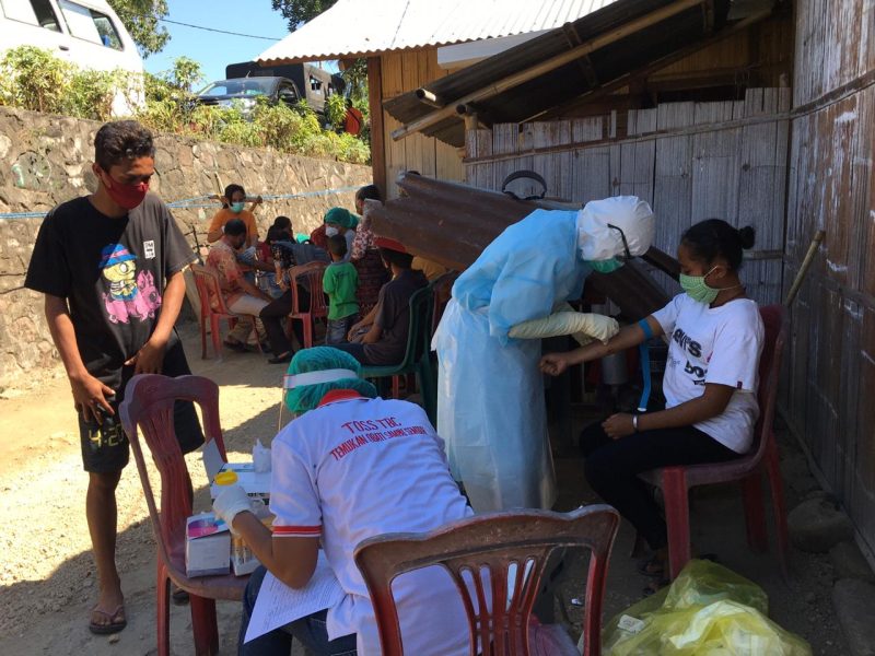Suasana rapid test di Kecamatan Bola, Sabtu (29/8) (foto: istimewa)