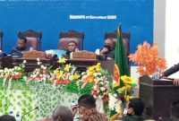 Ketua Fraksi PAN DPRD Sikka sedang membawakan pemandangan umum fraksi, Rabu (2/9) malam