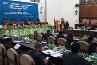 Bupati Sikka menyampaikan keterangan pemerintah, Kamis (3/9) malam