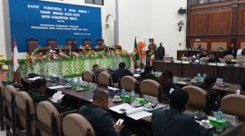 Bupati Sikka menyampaikan keterangan pemerintah, Kamis (3/9) malam