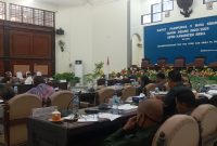 Suasana rapat Badan Anggaran DPRD Sikka dan TAPD Sikka, Rabu (9/9)
