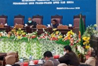 Bupati Sikka menyampaikan keterangan pemerintah pada paripurna DPRD, Rabu (23/9)