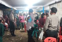 Polisi membubarkan pesta nikah di Lorong Firdaus, Jumat (25/9)