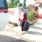 Warga yang positip corona dievakuasi ke ruang isolasi, Kamis (1/10) 