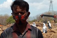 Aco, nelayan penemu paus pilot yang mati di perairan Nangahure