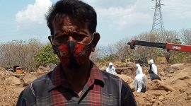 Aco, nelayan penemu paus pilot yang mati di perairan Nangahure