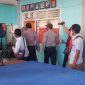 Polisi menggagalkan rencana penyegelan ruang kerja Kantor Desa Nita, Senin (5/10)
