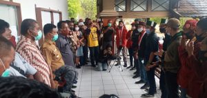 Mahasiswa Kecewa dengan Sikap Ketua DPRD Sikka