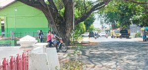 Hati-Hati! Kabel Telkom di Dekat GMIT Ancam Nyawa Pengendara