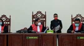 Suasana sidang lanjutan kasus pemerkoaaan anak di bawah umur di Pengadilan Negeri Maumere, Selasa (3/11)