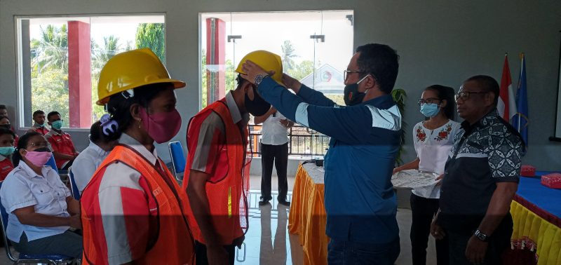 Pelepasan 47 pelajar SMKN 1 Maumere yang akan melakasanakan PKL, Rabu (4/11)