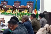 Bupati Sikka Fransiskus Roberto Diogo sedang menyampaikan Pengantar Nota Keuangan atas RAPBD 2021, Rabu (18/11) malam