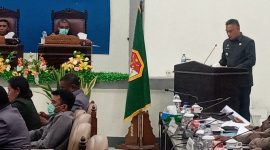 Bupati Sikka menyampaikan keterangan pemerintah terkait RAPBD 2021, Sabtu (21/11)
