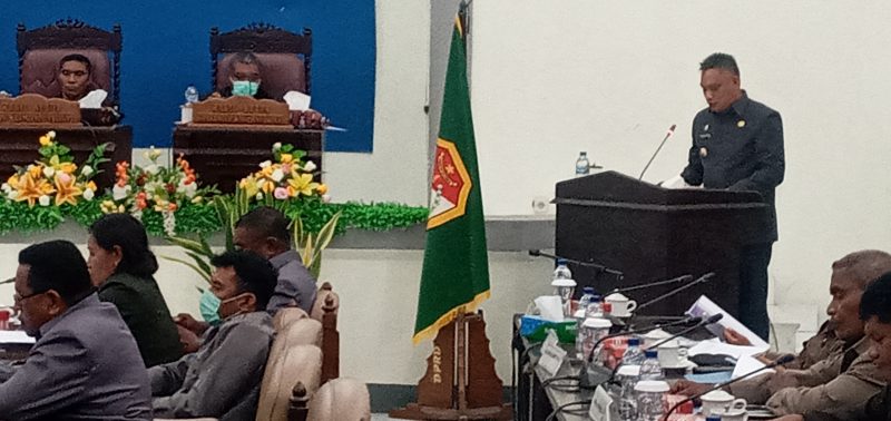 Bupati Sikka menyampaikan keterangan pemerintah terkait RAPBD 2021, Sabtu (21/11)
