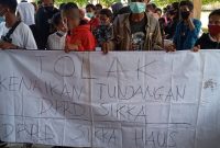 Aksi Forkot di Gedung DPRD Sikka, Kamis (26/11)