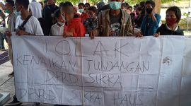 Aksi Forkot di Gedung DPRD Sikka, Kamis (26/11)