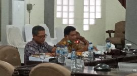 Penjabat Sekda Sikka pada rapat anggaran, Jumat (27/11)
